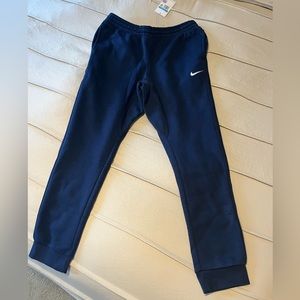 Brand new with tags. Men’s Nike tapered sweatpants size medium. Navy blue